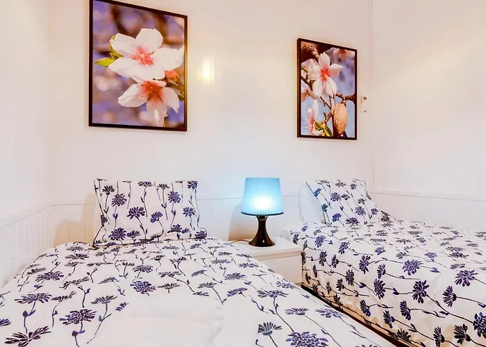 Trem - Located In Old City - Faro